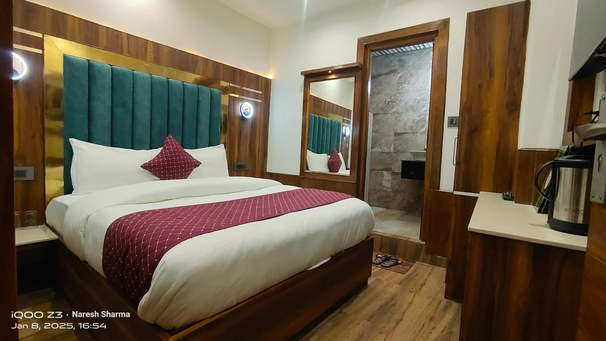 The Vista - Royale Near Mall Road Free Pickup From Railway Station Hotel 4*